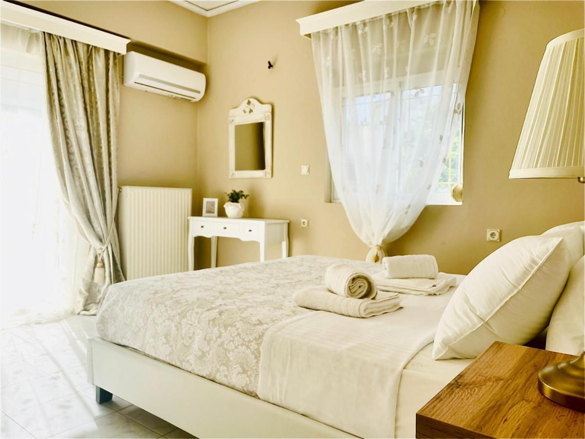 Christina_Apt Chrissi Akti Chania Exterior foto